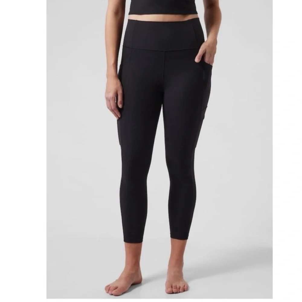 Athleta Salutation Cargo 7/8 Tight Leggings Black High Rise Size L Pockets Pants
